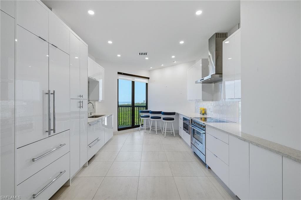 6075 Pelican Bay BLVD C NAPLES, FL 34108