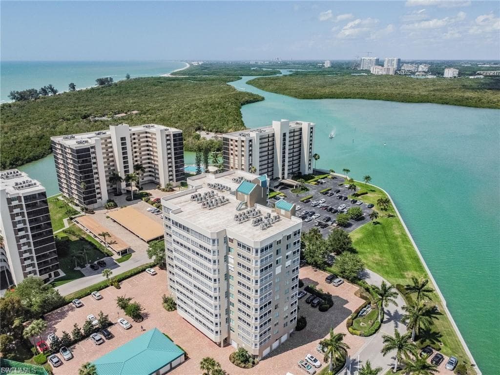 21 Bluebill AVE 303 NAPLES, FL 34108