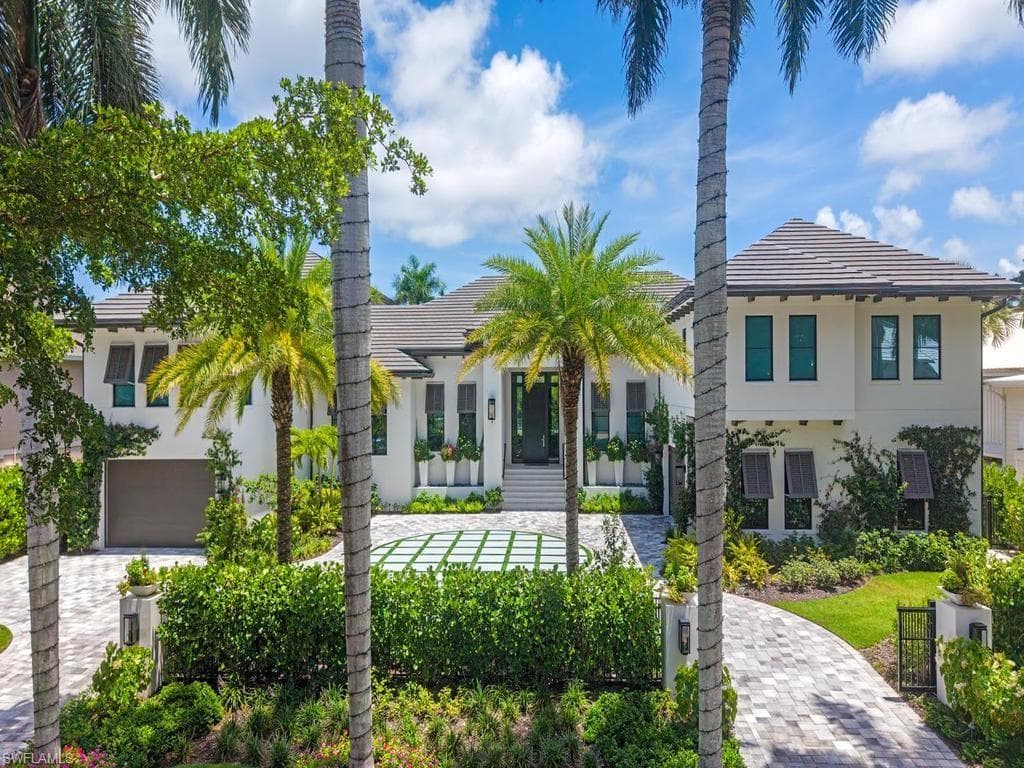 425 15th AVE S NAPLES, FL 34102