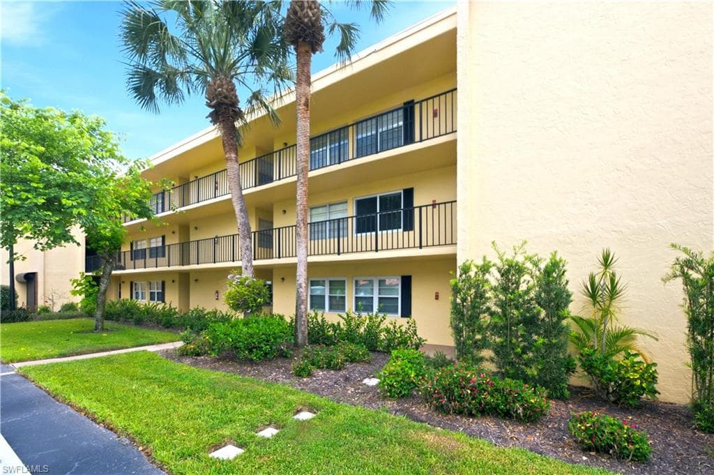 1083 Forest Lakes DR 209 NAPLES, FL 34105