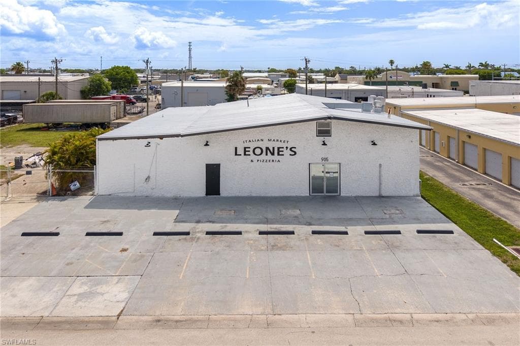 916 SE 14th AVE CAPE CORAL, FL 33990