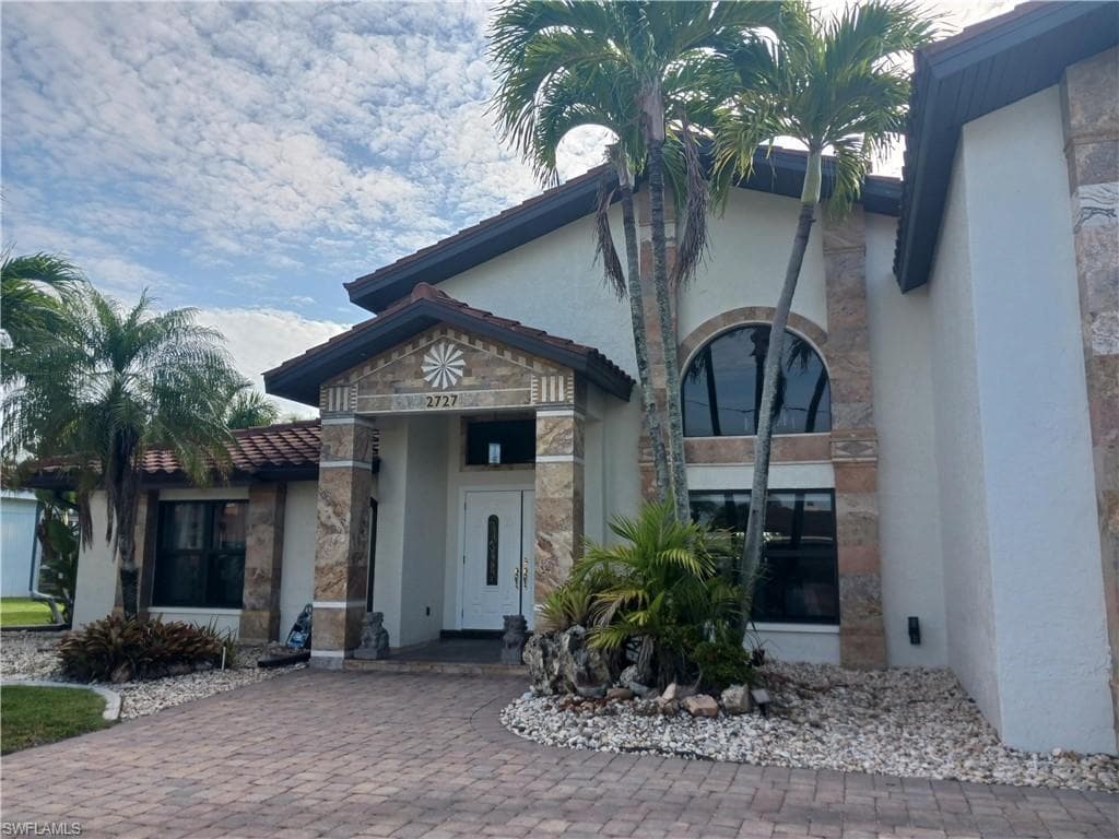 2727 24th PL CAPE CORAL, FL 33904