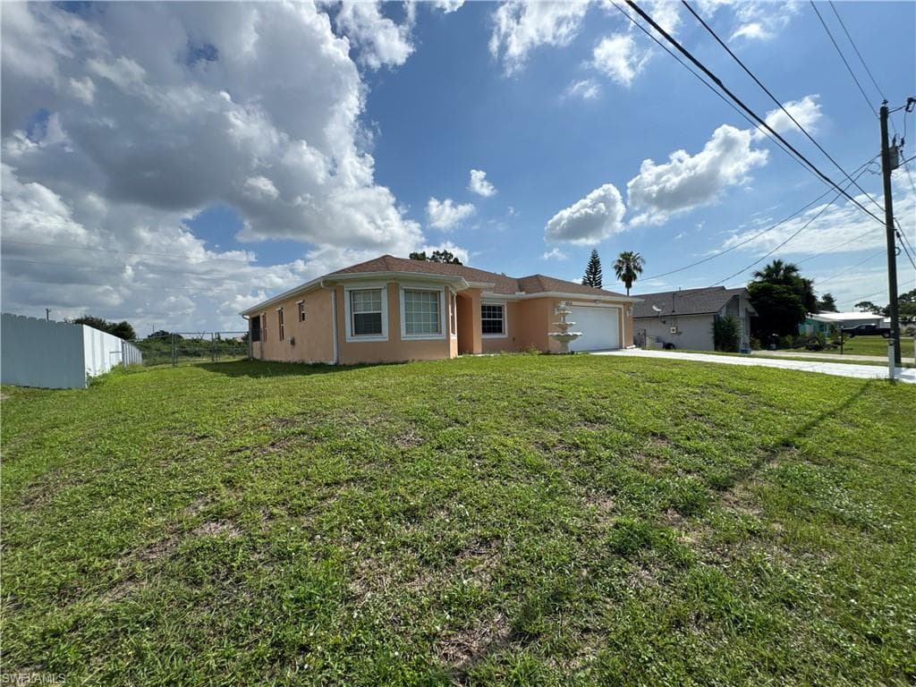 4914 7th ST W LEHIGH ACRES, FL 33971
