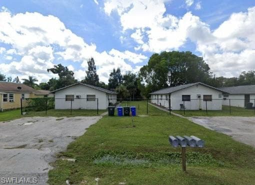 3920 Lora ST FORT MYERS, FL 33916
