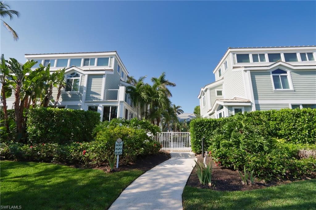 640 2nd ST S 2 NAPLES, FL 34102