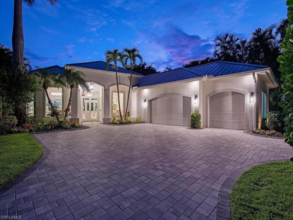 2363 Crayton RD NAPLES, FL 34103