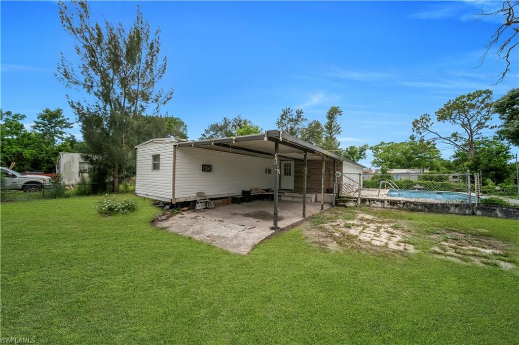 8326 Breeze DR NORTH FORT MYERS, FL 33917
