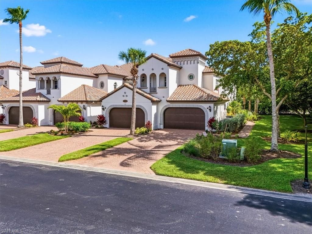 3730 Montreux LN 104 NAPLES, FL 34114