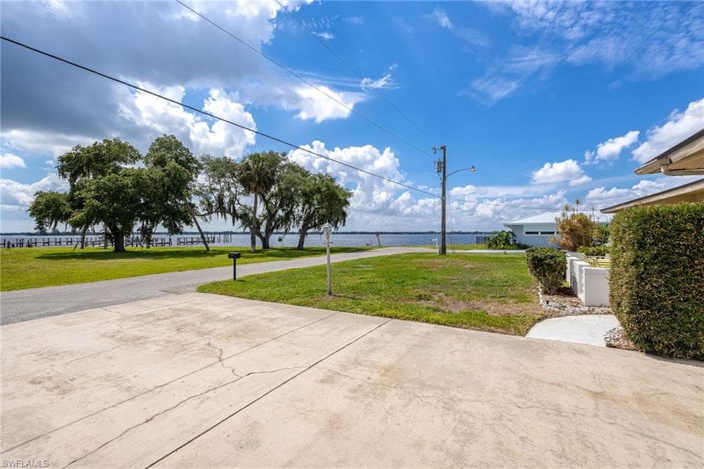 1805 Stevenson RD NORTH FORT MYERS, FL 33917