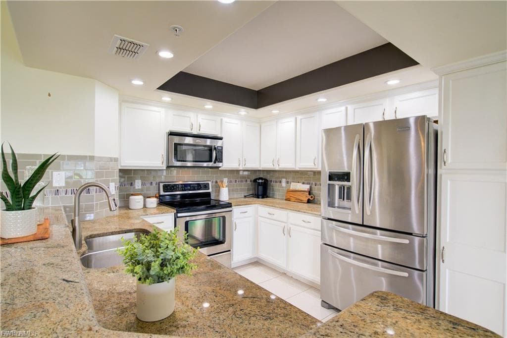 28044 Cavendish CT BONITA SPRINGS, FL 34135