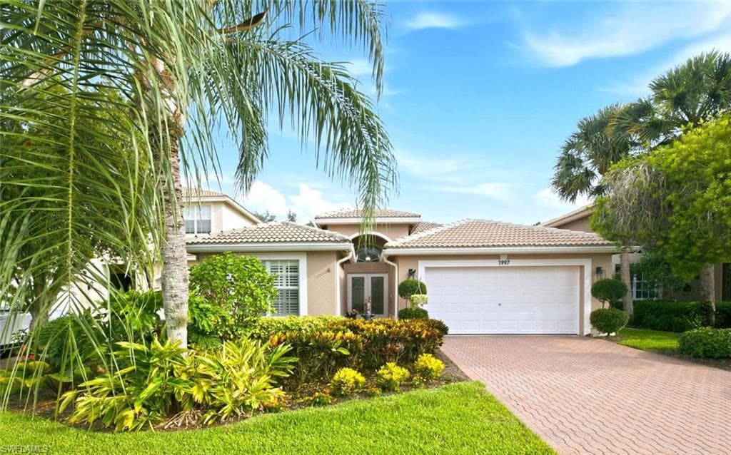 1997 Isla De Palma CIR NAPLES, FL 34119