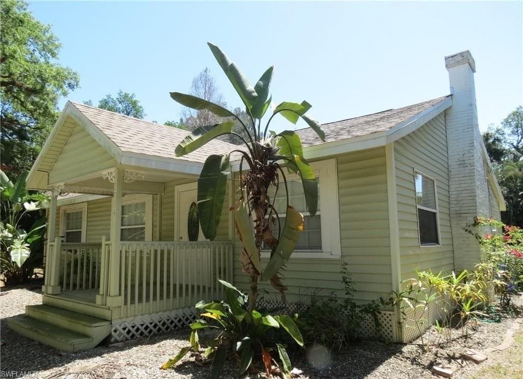 2704 2nd ST FORT MYERS, FL 33916