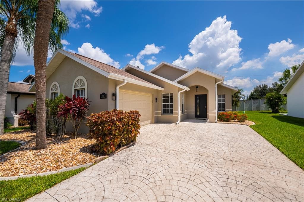 3718 SABAL SPRINGS BLVD NORTH FORT MYERS, FL 33917