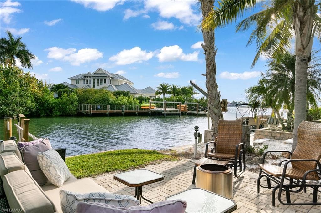 1360 Chesapeake AVE 1372 NAPLES, FL 34102