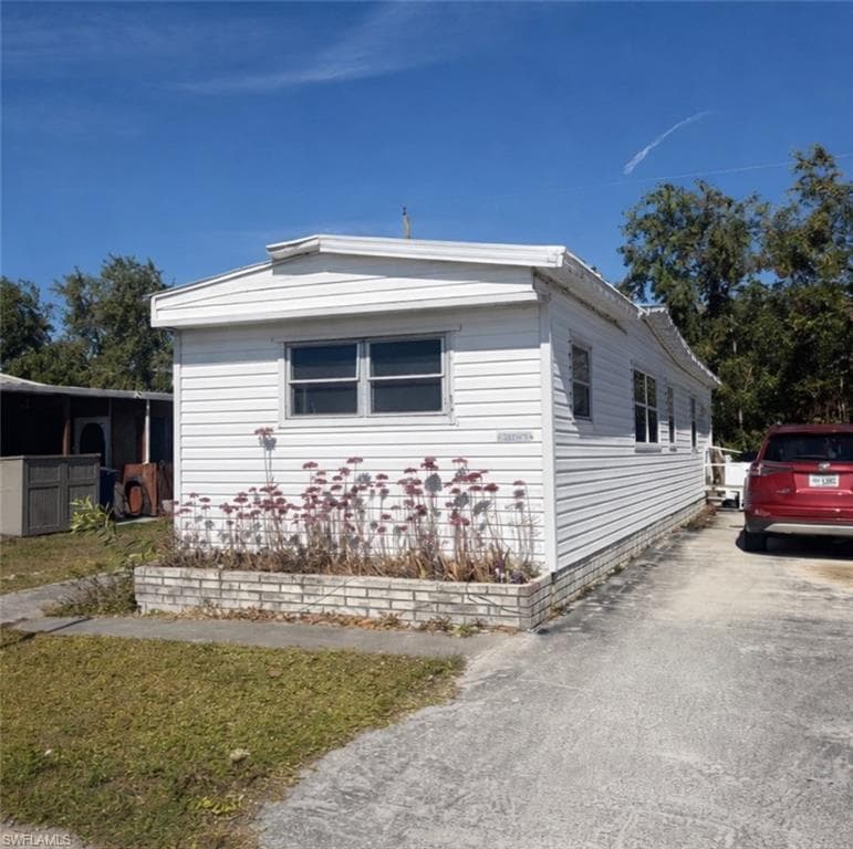 11090 Ballweg LN FORT MYERS, FL 33908