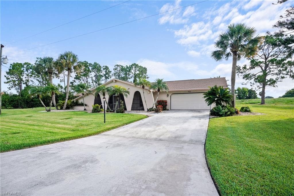 711 Mirror Lakes DR LEHIGH ACRES, FL 33974