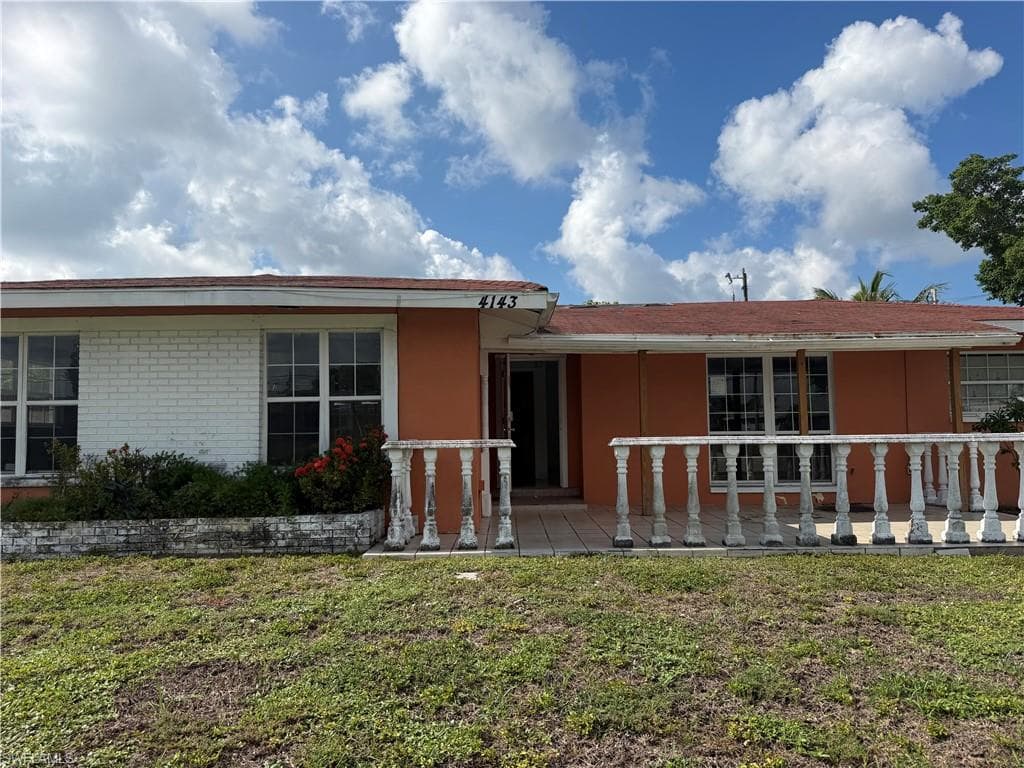 4143 Country Club BLVD CAPE CORAL, FL 33904