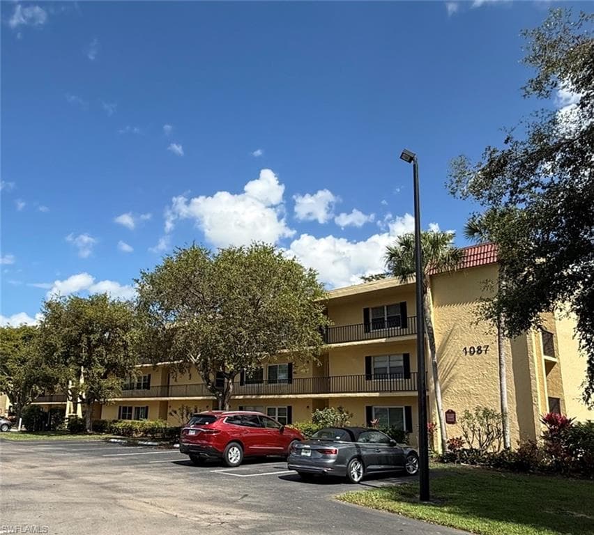 1087 Forest Lakes DR 306 NAPLES, FL 34105