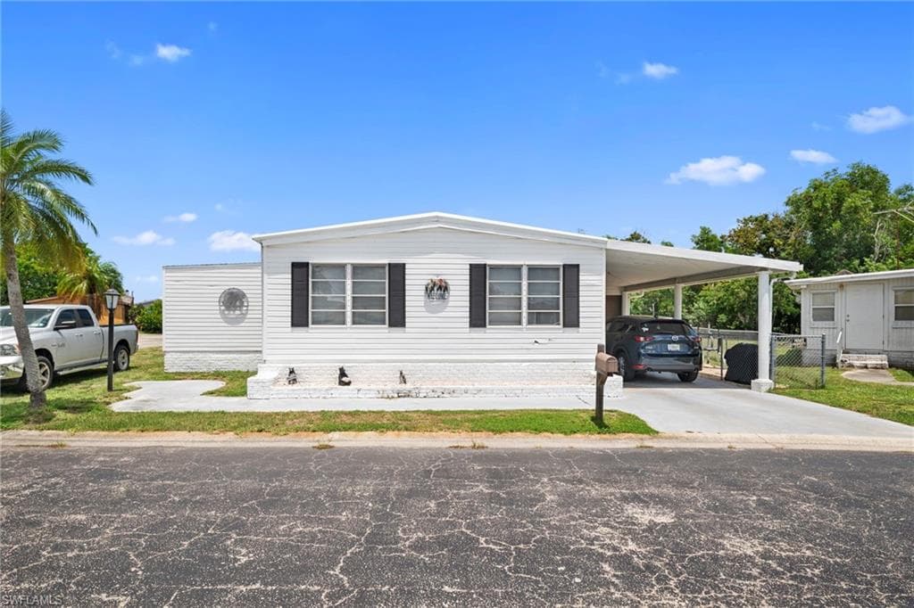 11170 Ballweg LN FORT MYERS, FL 33908
