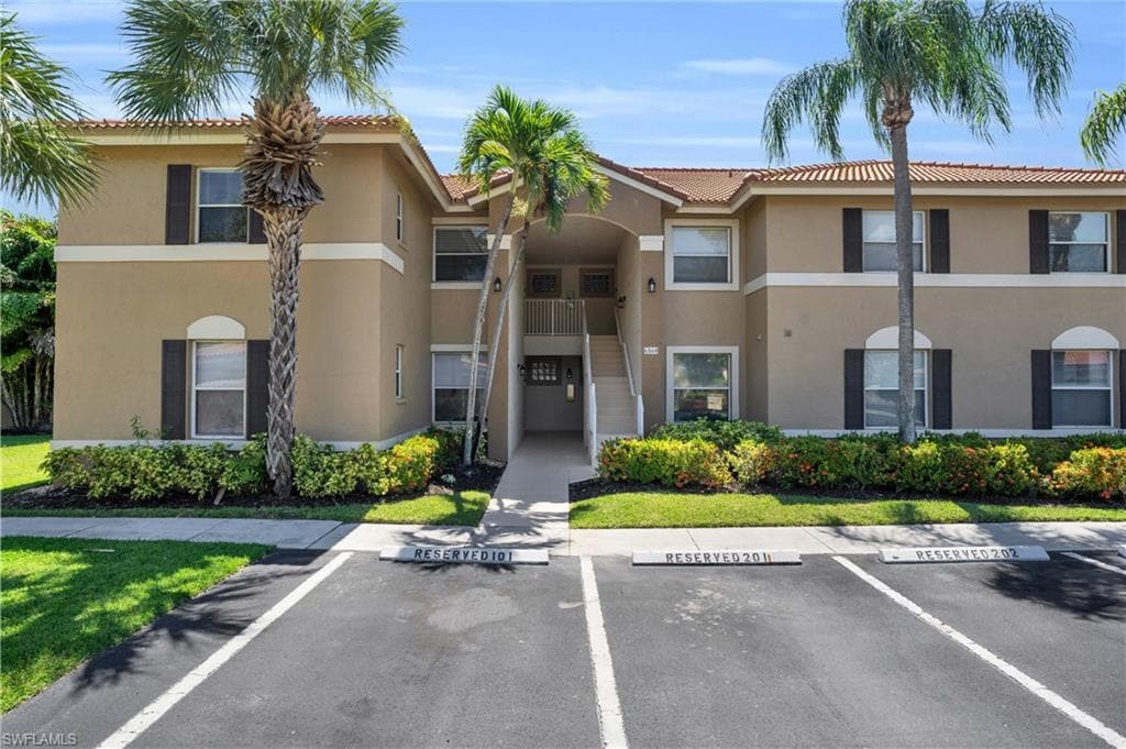 6560 Huntington Lakes CIR 101 NAPLES, FL 34119