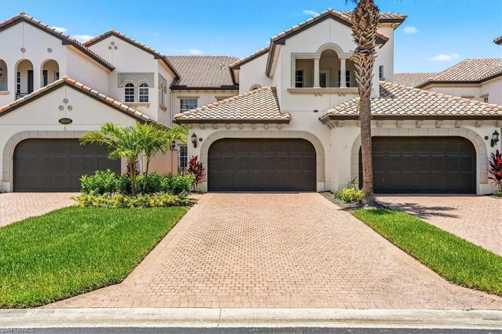 3695 Montreux LN 202 NAPLES, FL 34114