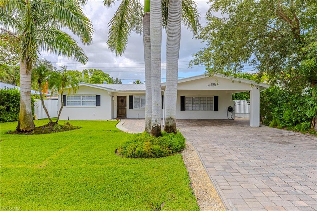 1300 Hilltop DR NAPLES, FL 34103