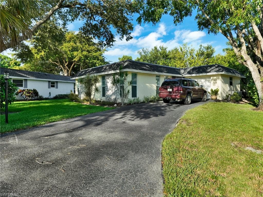 205 Georgetown BLVD 23 NAPLES, FL 34112