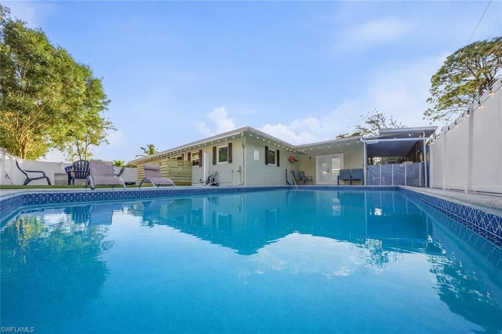 2473 Poinciana ST NAPLES, FL 34105
