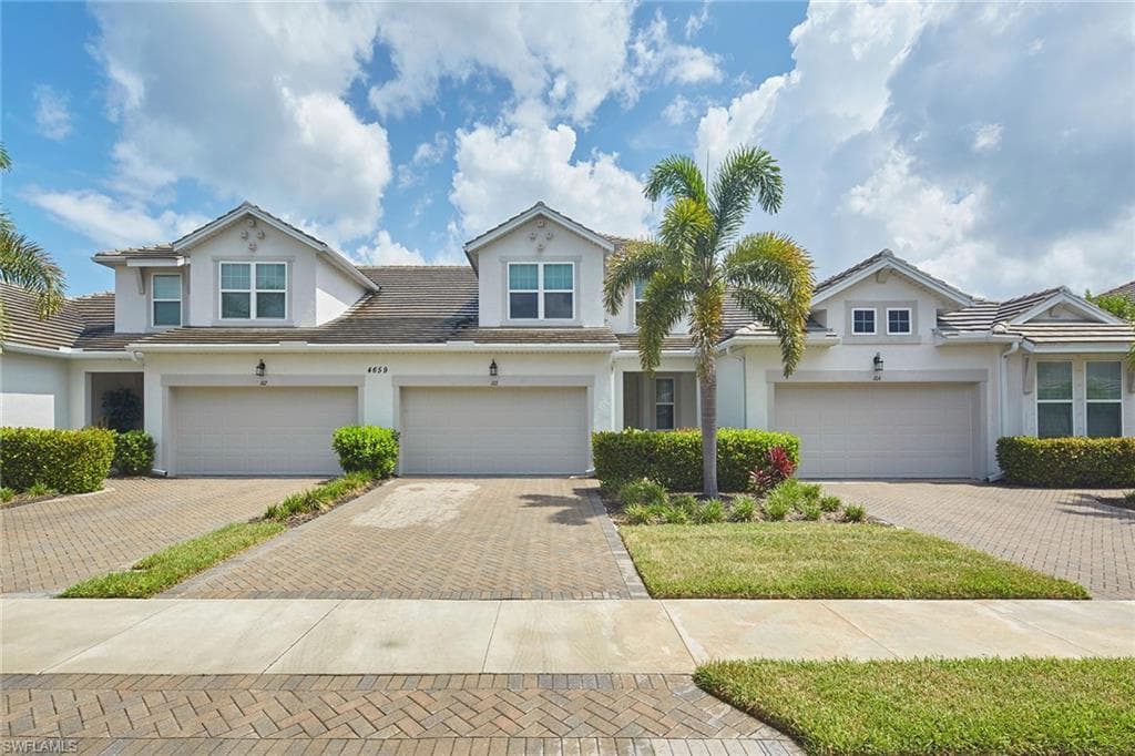 4659 Arboretum CIR 103 NAPLES, FL 34112