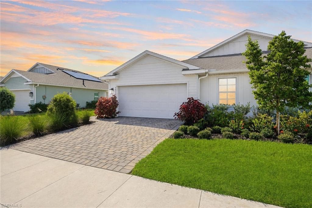 44382 Palm Frond DR