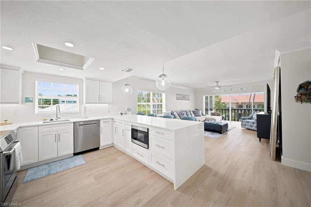 666 3rd ST S 304 NAPLES, FL 34102