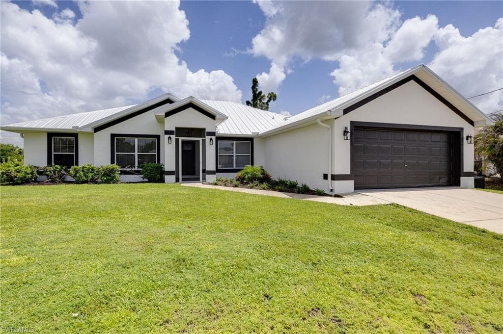 3014 11th ST W LEHIGH ACRES, FL 33971