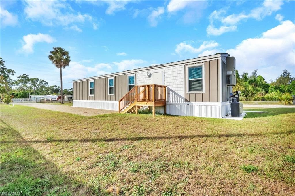 8111 Breeze DR NORTH FORT MYERS, FL 33917