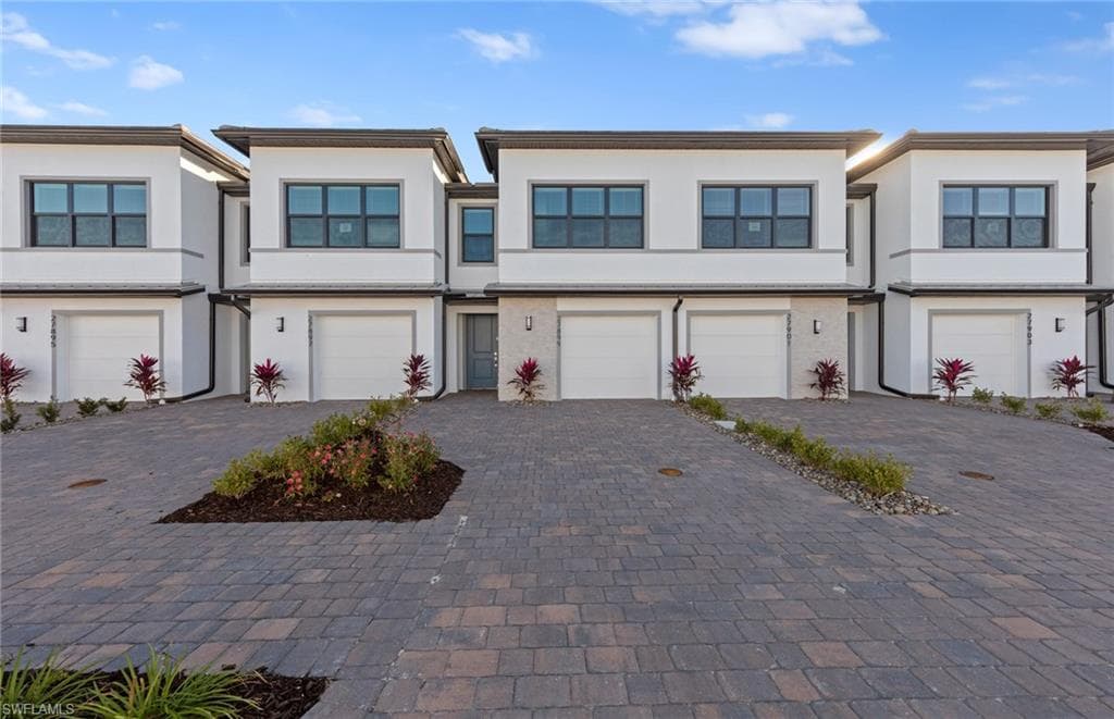 27878 Radiant CT BONITA SPRINGS, FL 34135