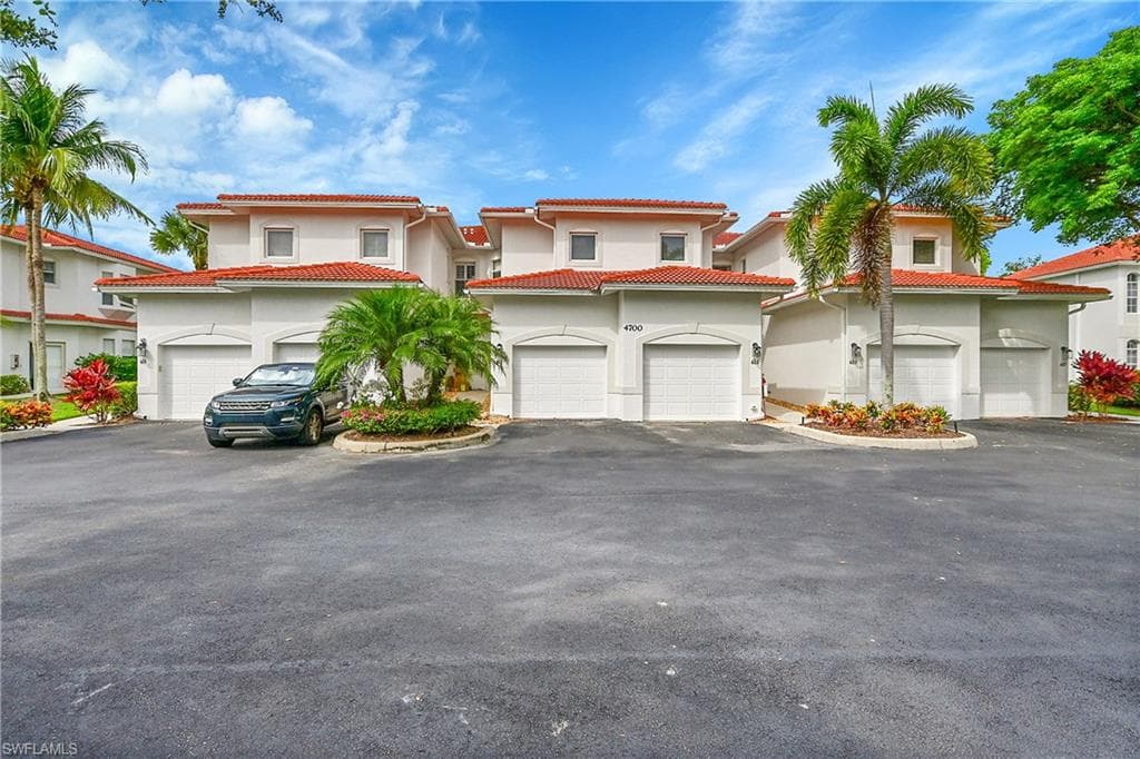 4700 Yacht Harbor DR 612 NAPLES, FL 34112