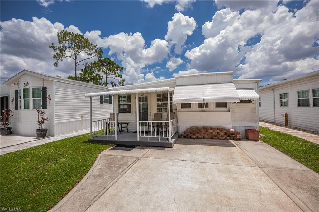 284 Blue Spring TER NORTH FORT MYERS, FL 33903