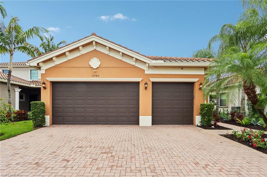 13783 Luna DR NAPLES, FL 34109