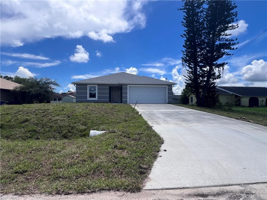 2406 Bay PLZ LEHIGH ACRES, FL 33936