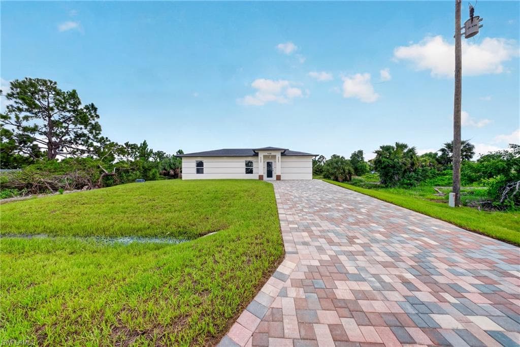 948 Candlelight DR LEHIGH ACRES, FL 33974