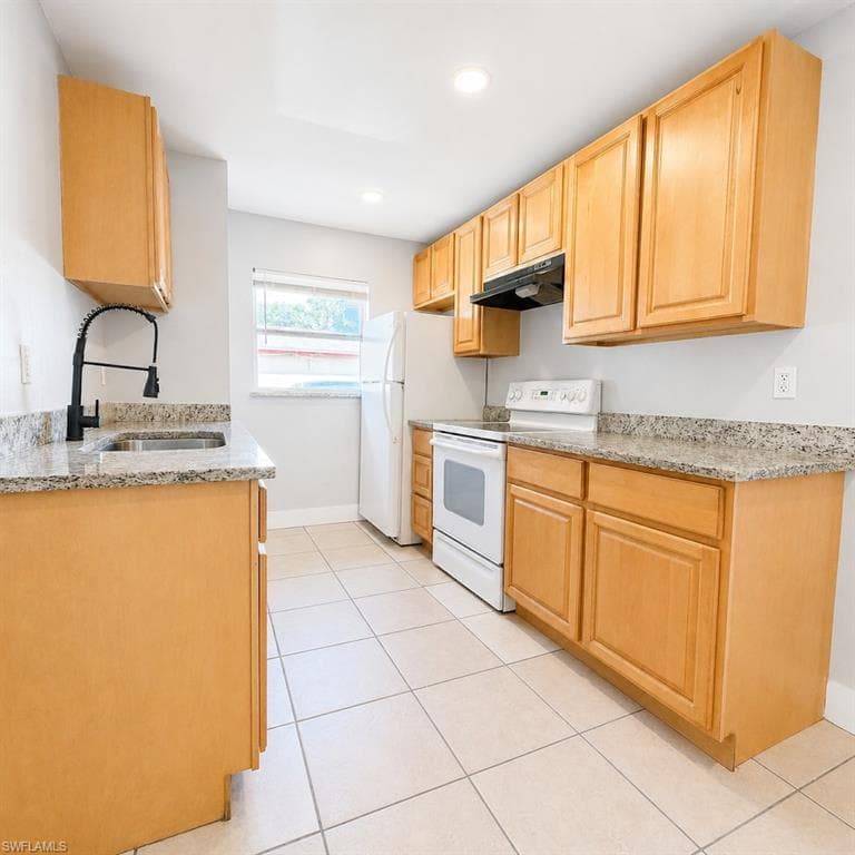 1572 Cypress DR FORT MYERS, FL 33907