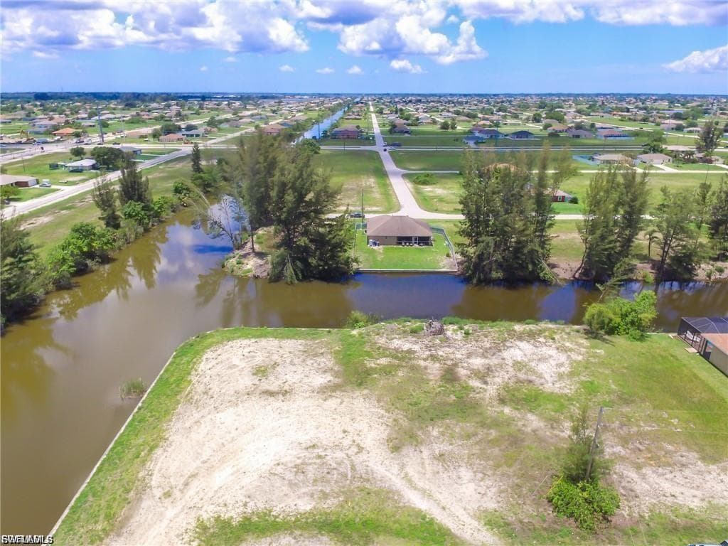 832 NE 1st PL CAPE CORAL, FL 33909