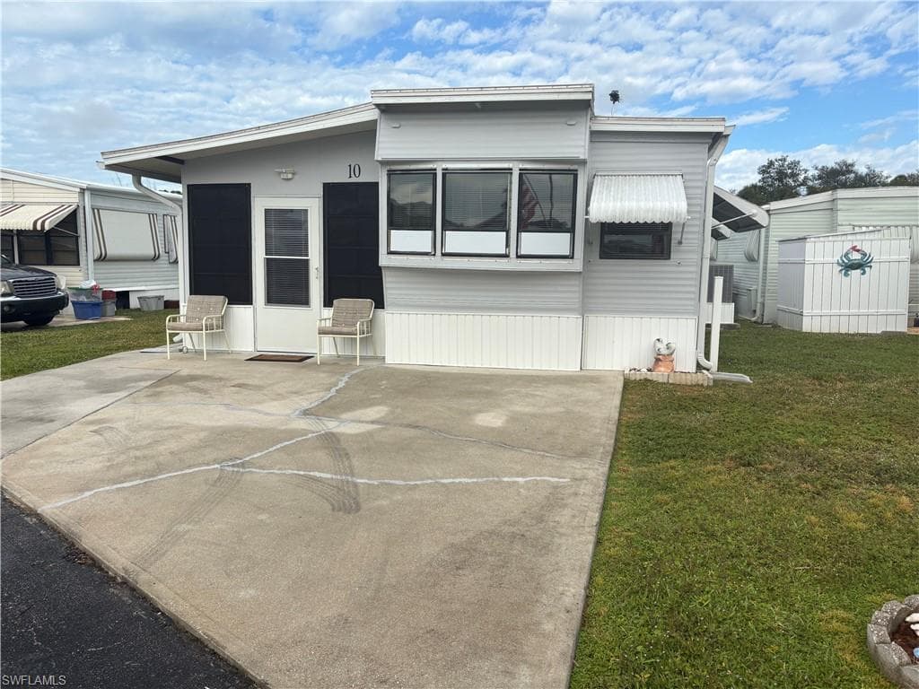 10 Jade DR 10J NAPLES, FL 34114