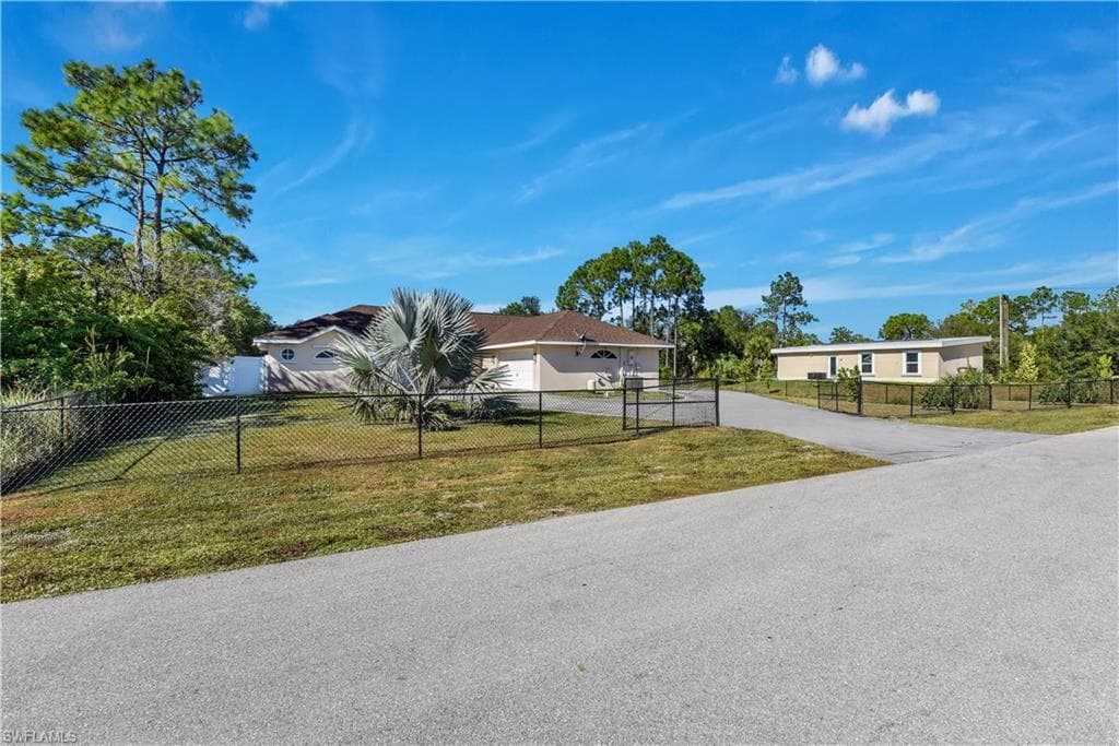 521 Grant AVE LEHIGH ACRES, FL 33972