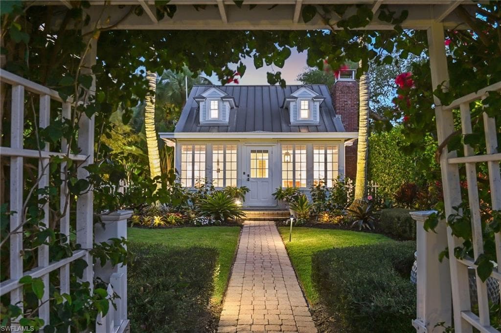 356 11th AVE S NAPLES, FL 34102