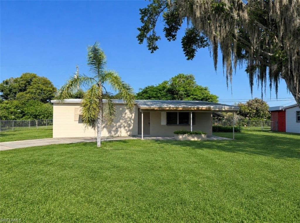 27 Apache ST LEHIGH ACRES, FL 33936