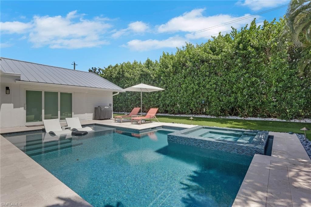 765 High Pines DR NAPLES, FL 34103