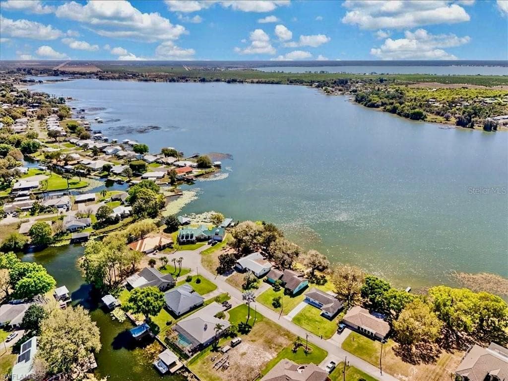 16 W Palm CIR LAKE PLACID, FL 33852