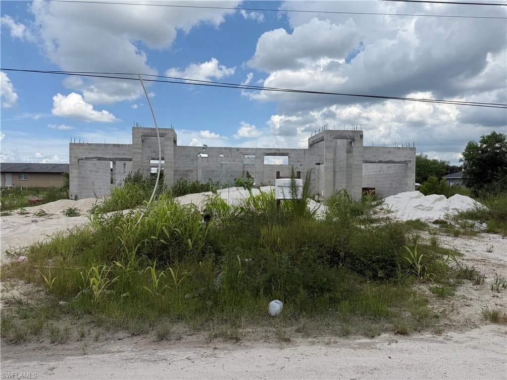 1121/1123 Harold AVE S LEHIGH ACRES, FL 33973