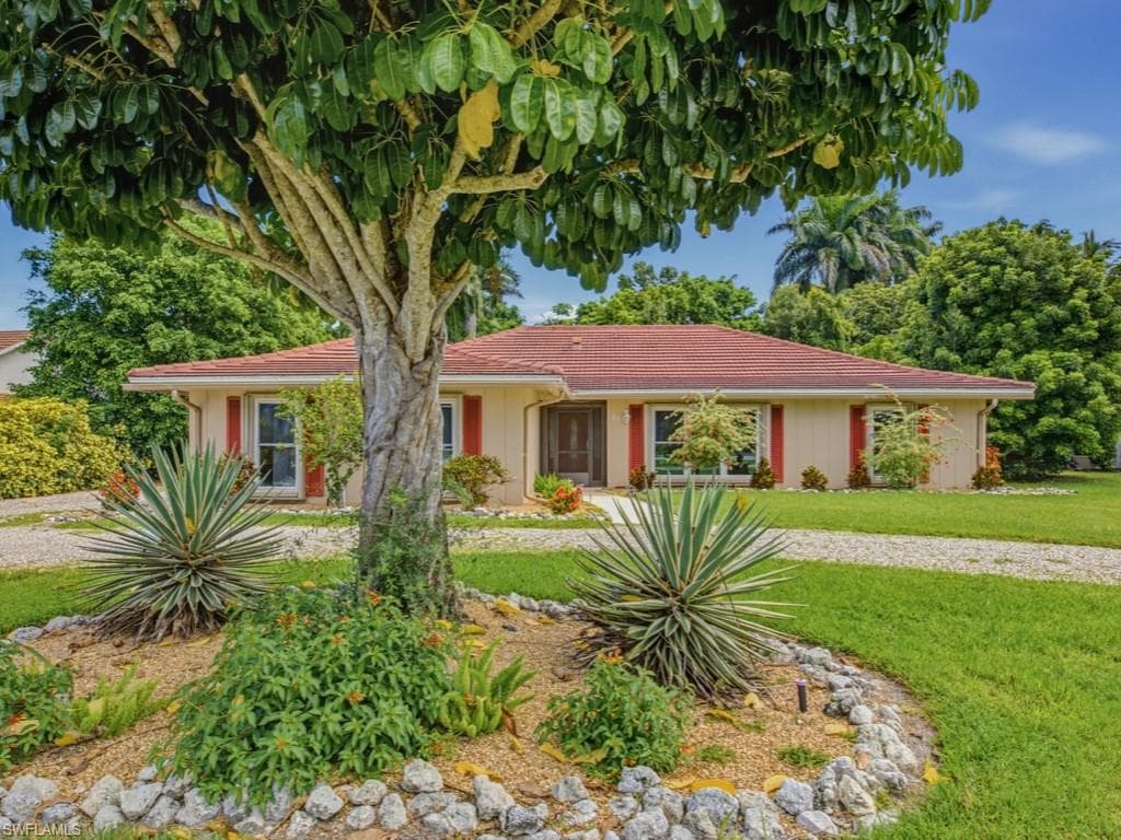 667 Park Shore DR NAPLES, FL 34103