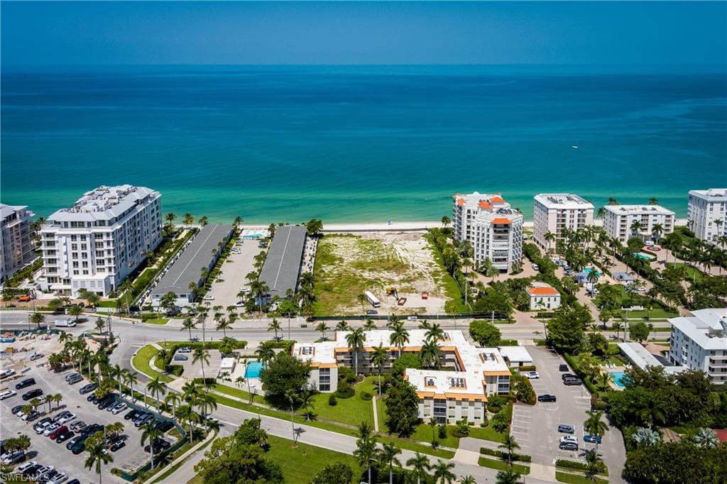 1100 Gulf Shore BLVD N 306 NAPLES, FL 34102